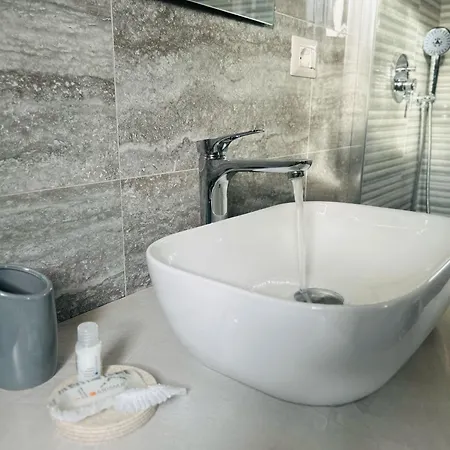 Da Mauro & Michela 2 - Xl - Metro C Apartment *